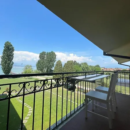 Apartment Ena Apt Fronte Lago Bilocale Con Piscina Parco E Pontile Privato Sirmione
